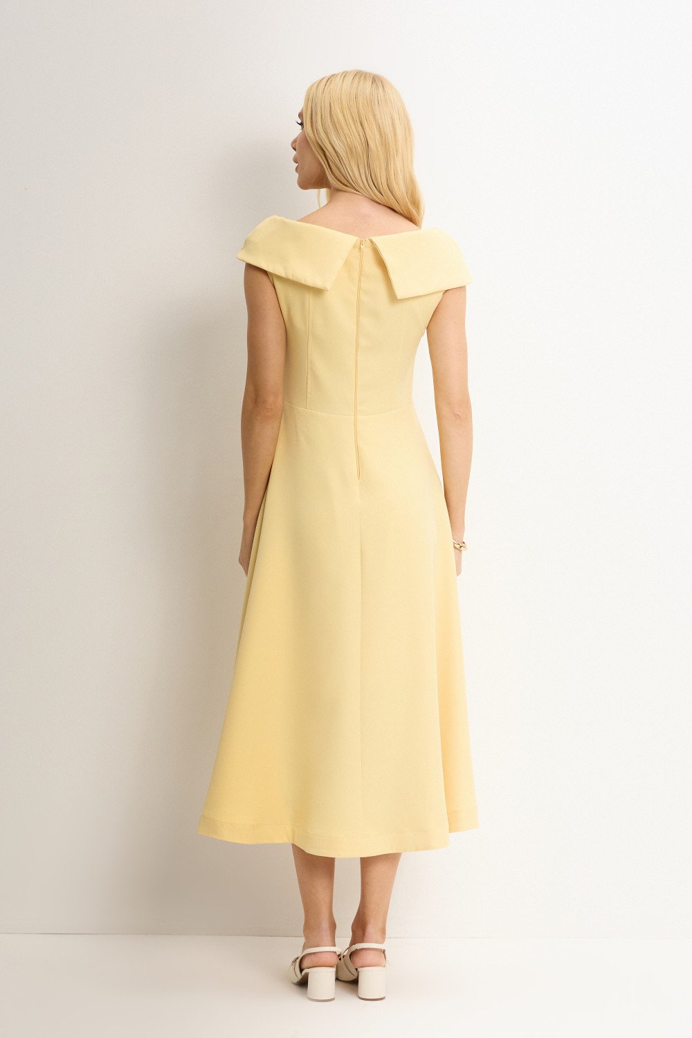 VESTIDO HILDA MIDI DETALHE FLOR - AMARELO