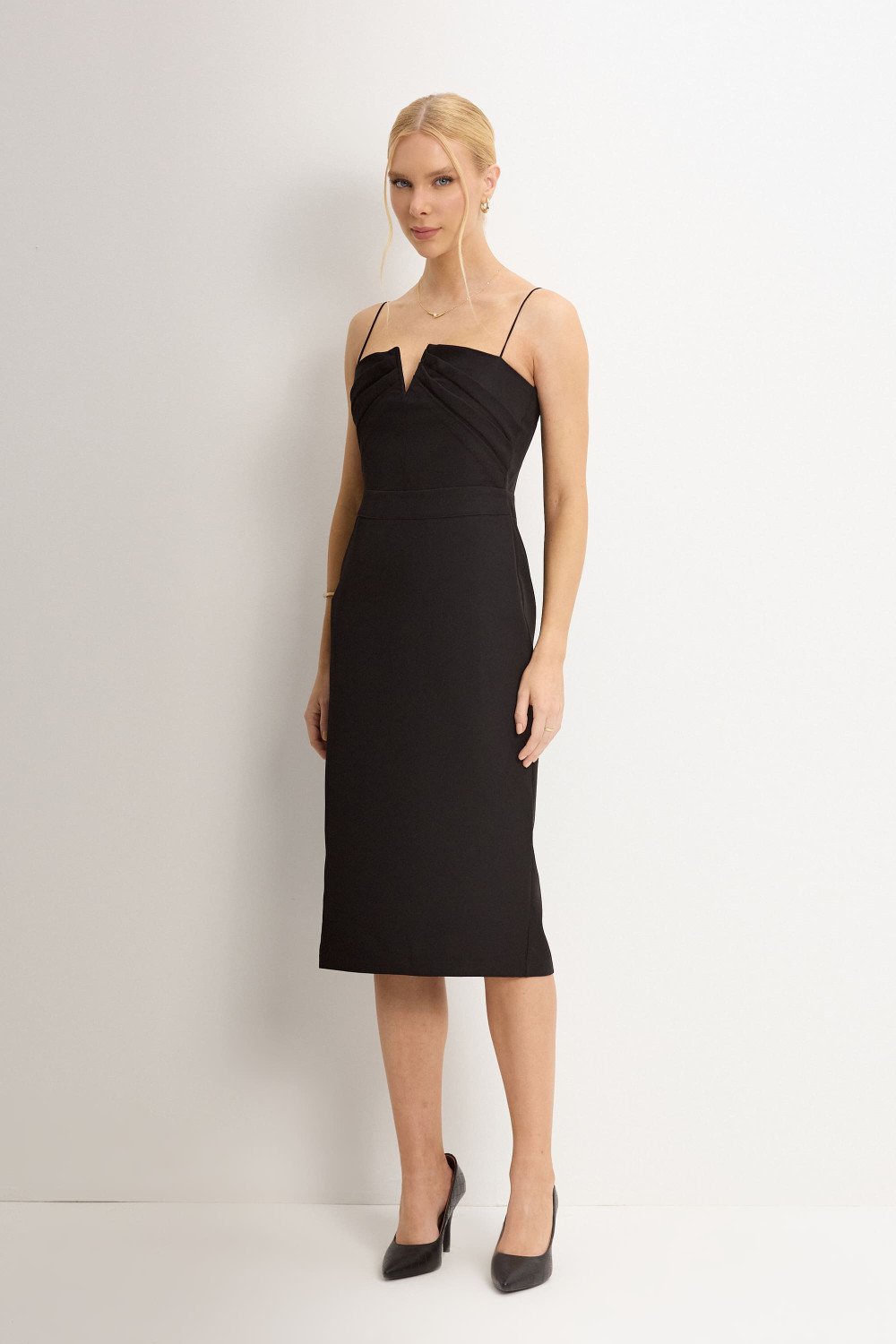 VESTIDO JULIANA TUBINHO COM PREGAS FRENTE - PRETO