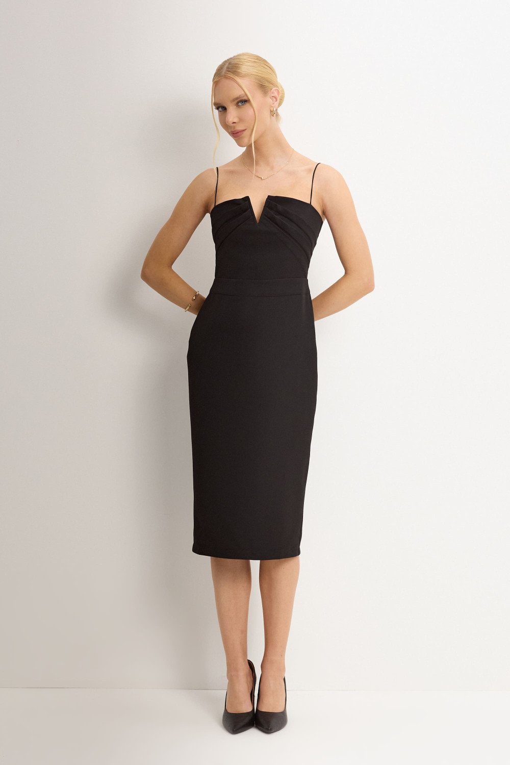 VESTIDO JULIANA TUBINHO COM PREGAS FRENTE - PRETO