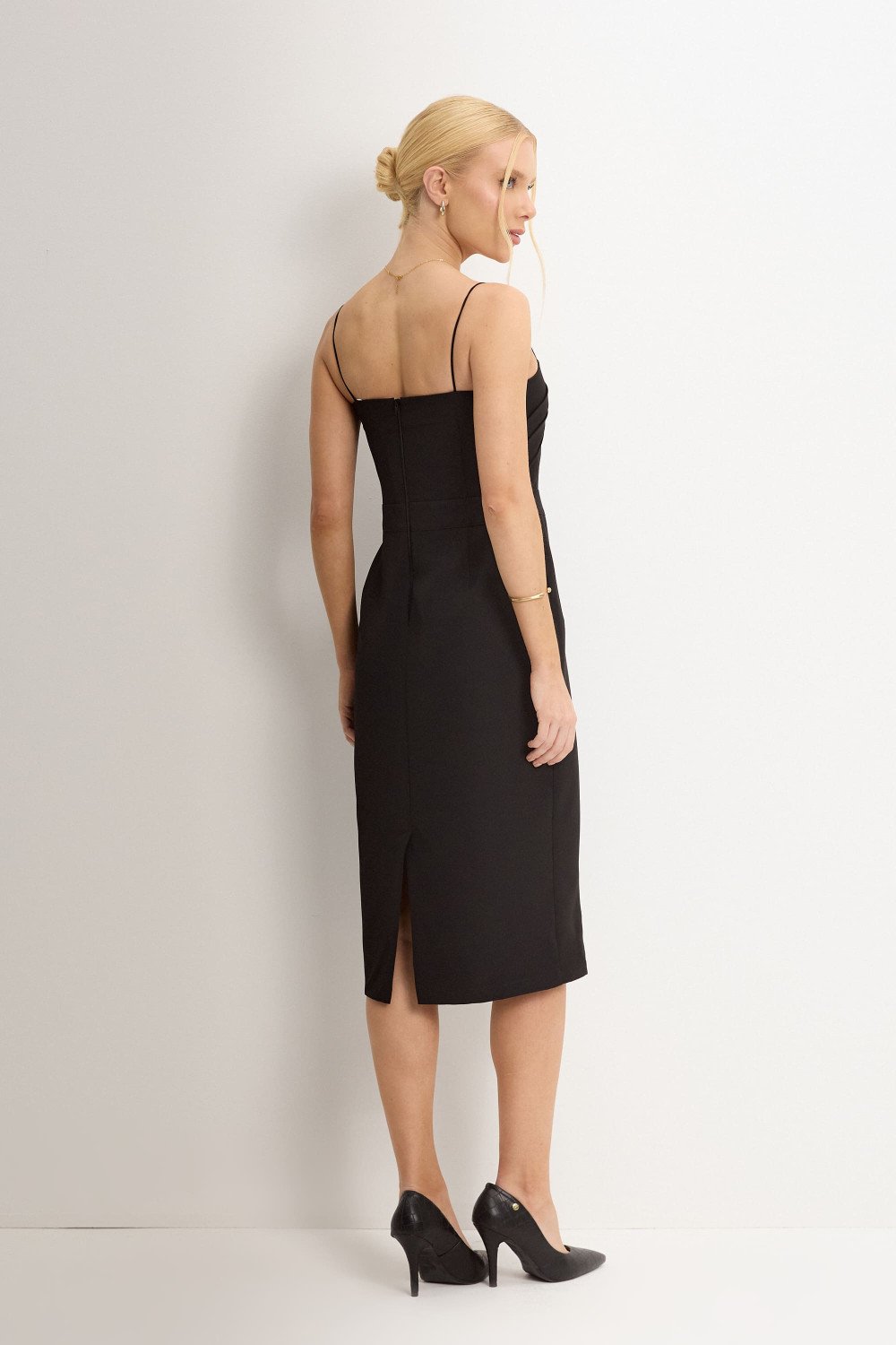 VESTIDO JULIANA TUBINHO COM PREGAS FRENTE - PRETO