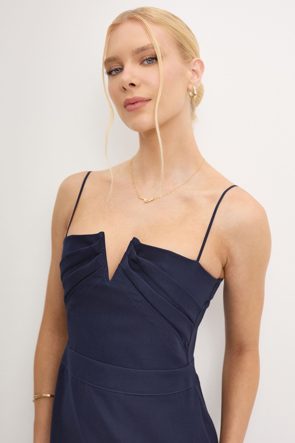 VESTIDO JULIANA TUBINHO COM PREGAS FRENTE - AZUL MARINHO