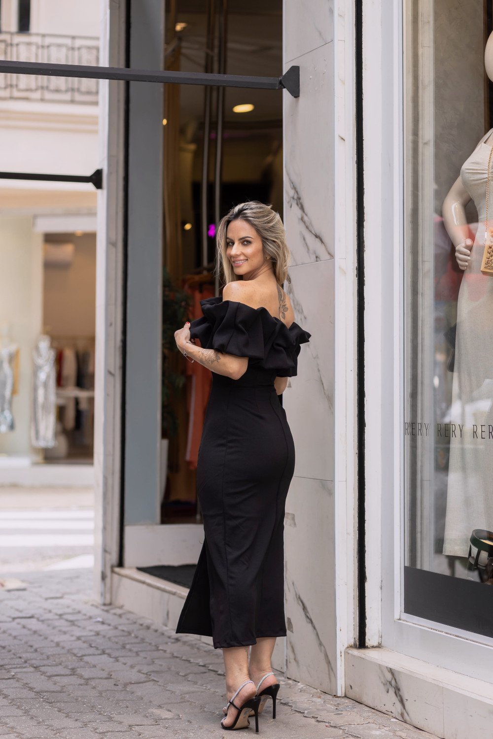 VESTIDO OMBRO A OMBRO MIDI BABADOS PATY - PRETO
