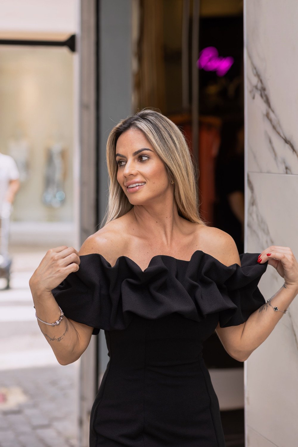 VESTIDO OMBRO A OMBRO MIDI BABADOS PATY - PRETO