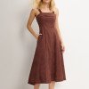 VESTIDO LOREN BORDADO ALÇA E BOLSOS - MARROM