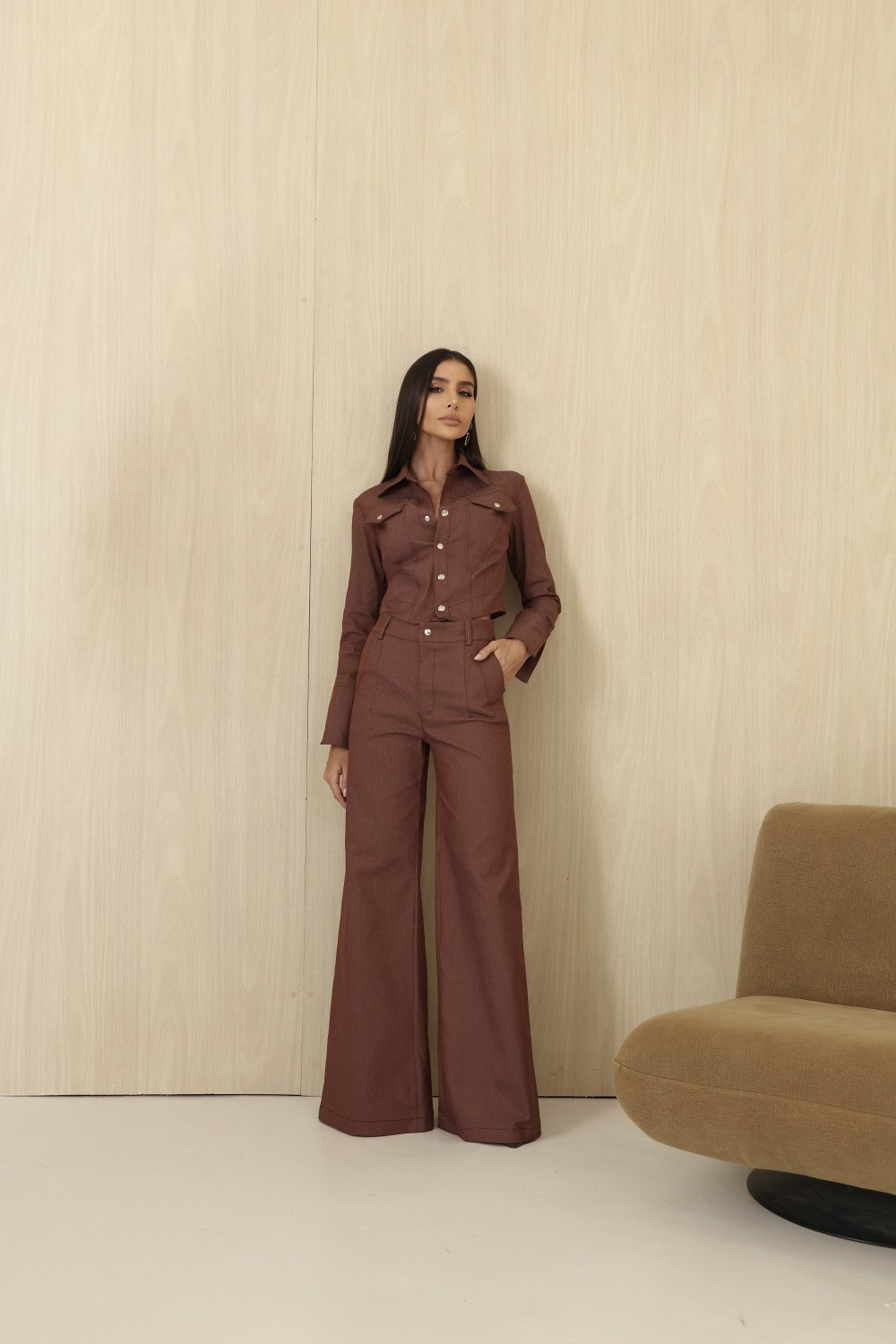 CONJUNTO CASAQUETO E CALÇA SARJA ALAFAITARIA - MARROM