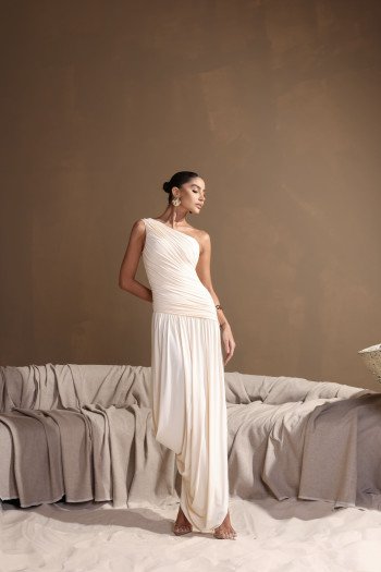 [PRÉ VENDA] VESTIDO LONGO ASSIMÉTRICO BRUNA - CHAMPANGNE [ENVIOS A PARTIR DE 15/05/26]