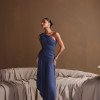 [PRÉ VENDA] VESTIDO LONGO ASSIMÉTRICO BRUNA - AZUL JEANS [ENVIOS A PARTIR DE 15/05/26]