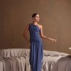[PRÉ VENDA] VESTIDO LONGO ASSIMÉTRICO BRUNA - AZUL JEANS [ENVIOS A PARTIR DE 15/05/26]