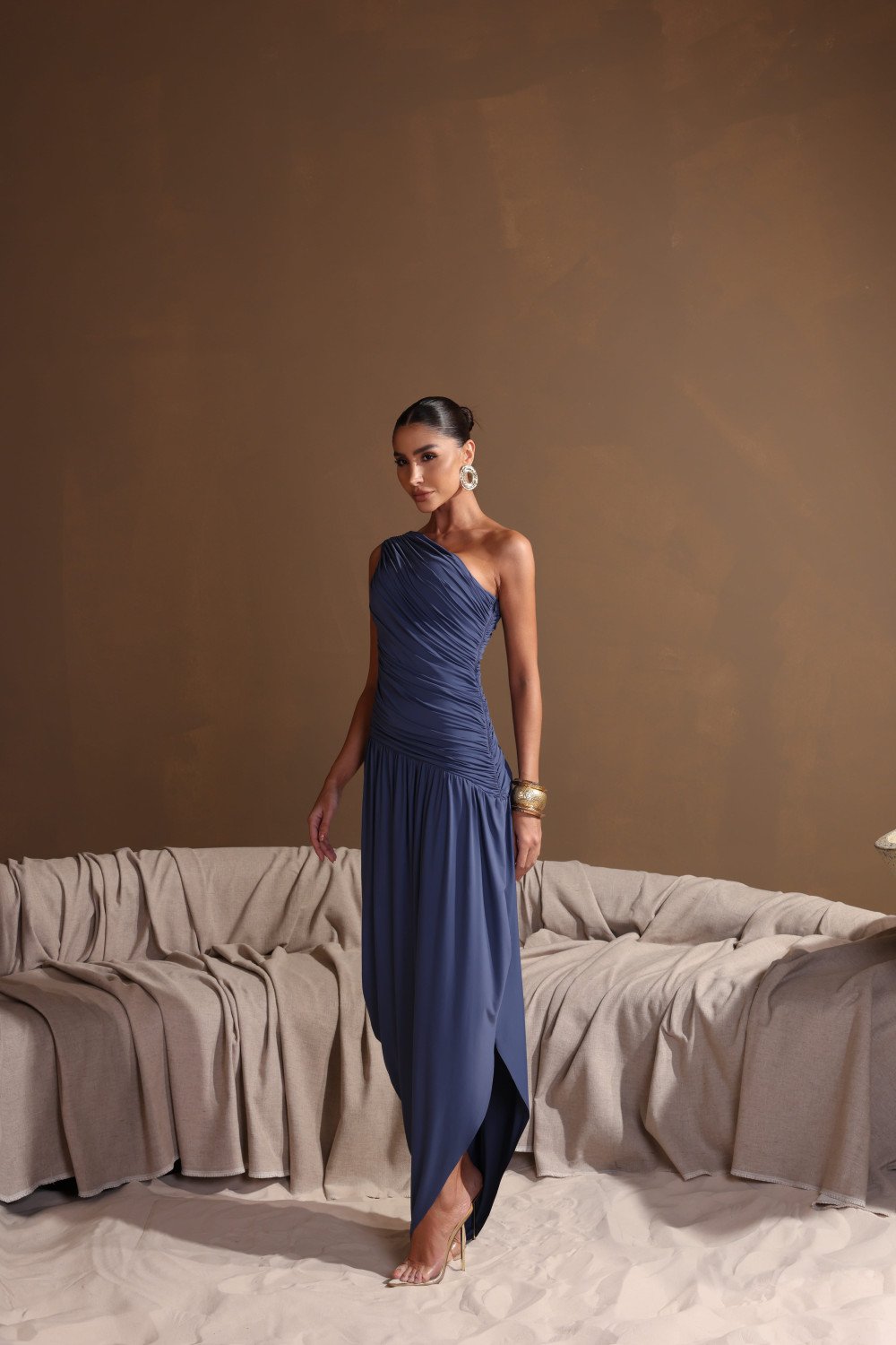 [PRÉ VENDA] VESTIDO LONGO ASSIMÉTRICO BRUNA - AZUL JEANS [ENVIOS A PARTIR DE 15/05/26]