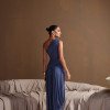 [PRÉ VENDA] VESTIDO LONGO ASSIMÉTRICO BRUNA - AZUL JEANS [ENVIOS A PARTIR DE 15/05/26]