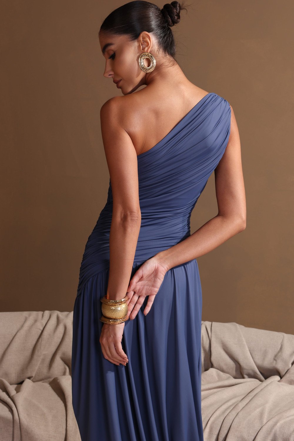[PRÉ VENDA] VESTIDO LONGO ASSIMÉTRICO BRUNA - AZUL JEANS [ENVIOS A PARTIR DE 15/05/26]