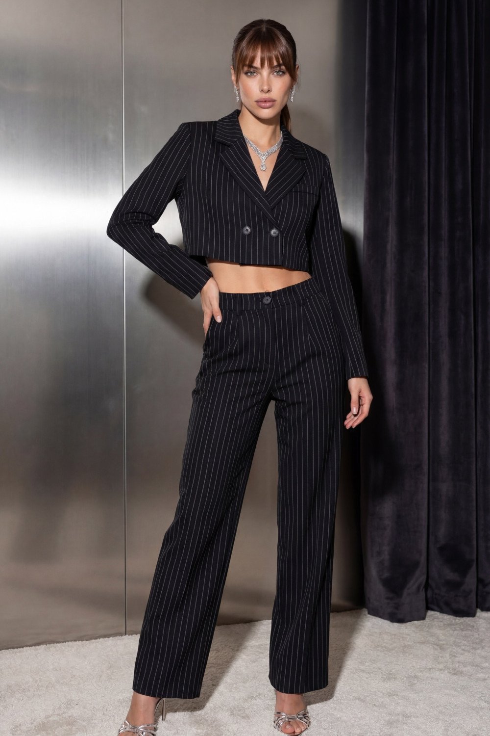 CONJUNTO TATI BLAZER E PANTALONA ALFAIATARIA WILDNESSE RISCA DE GIZ - PRETO