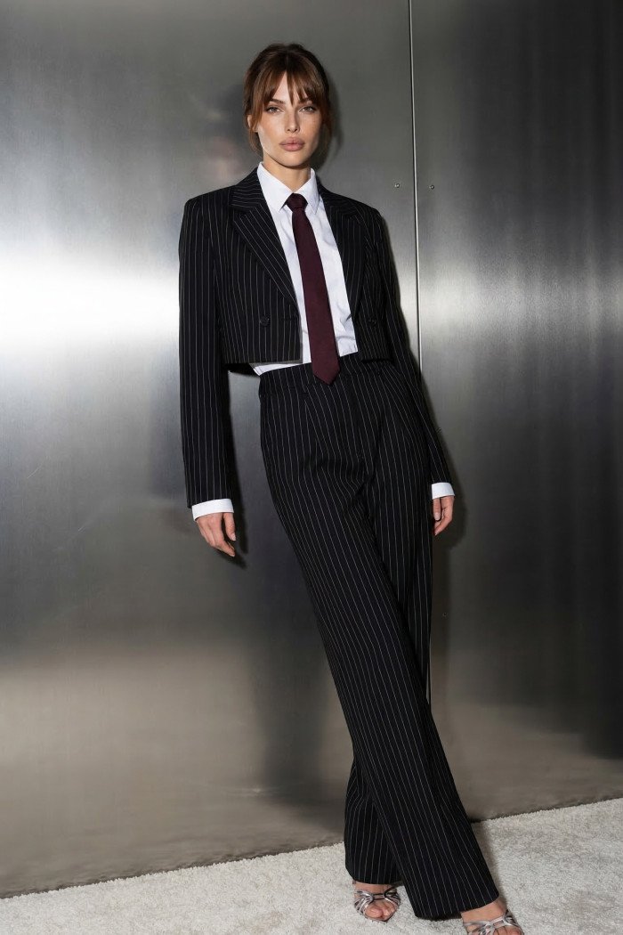CONJUNTO TATI BLAZER E PANTALONA ALFAIATARIA WILDNESSE RISCA DE GIZ - PRETO