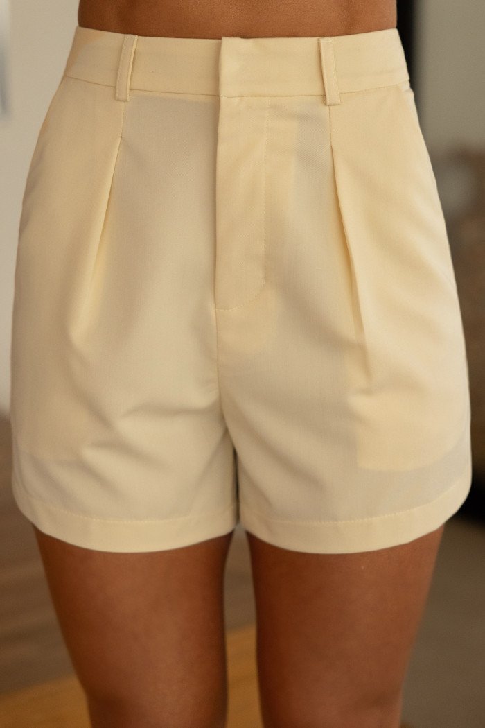 SHORTS CINTIA ANFAIATARIA PREGAS - MANTEIGA