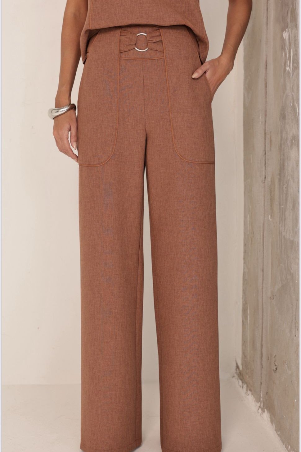 CONJUNTO PALOMA BLUSA E CALÇA VIÉS - CAMEL