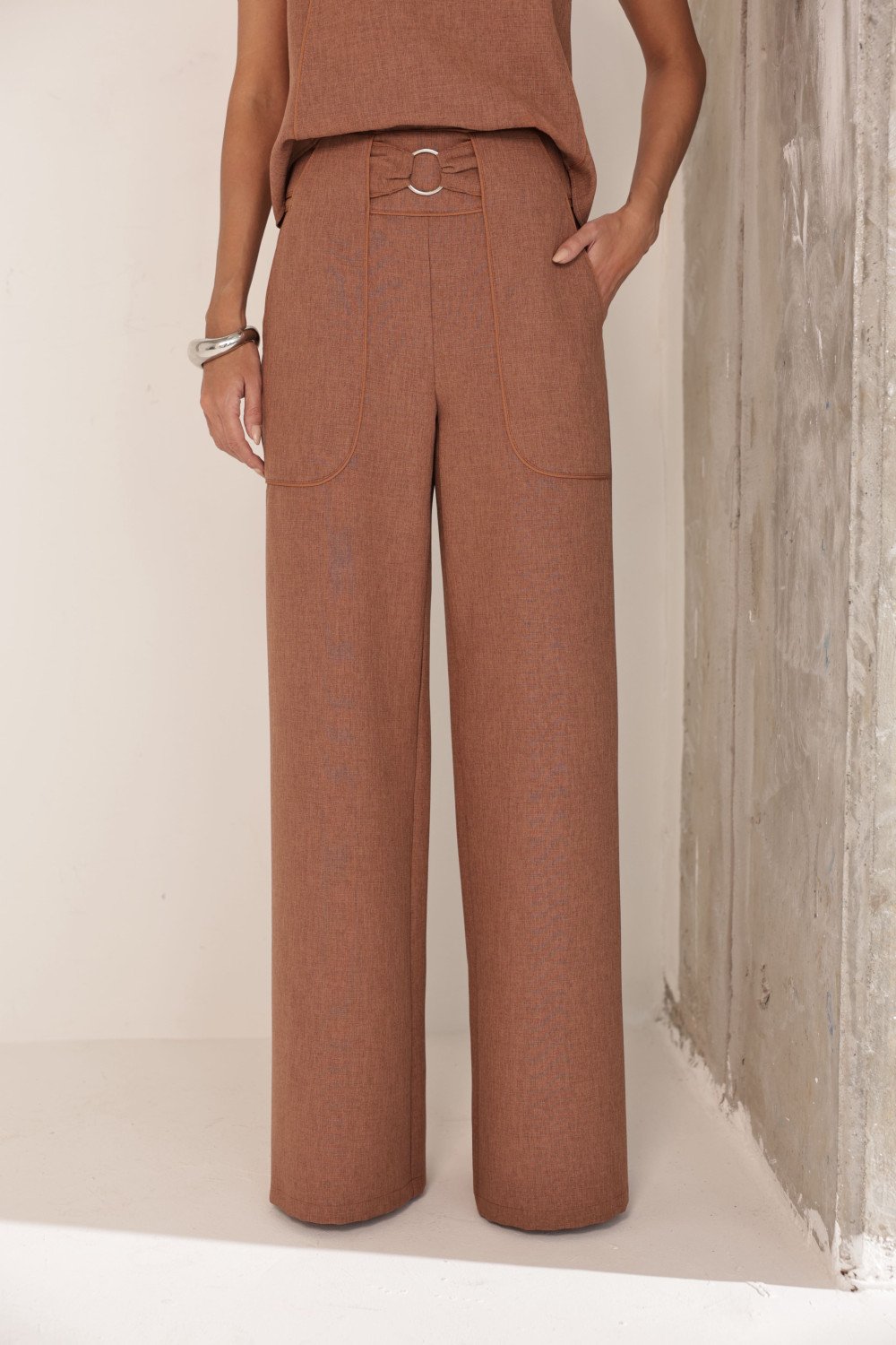CONJUNTO PALOMA BLUSA E CALÇA VIÉS - CAMEL