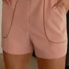 SHORTS COM VIÉS E CINTO ALFAIATARIA - ROSA CLARO