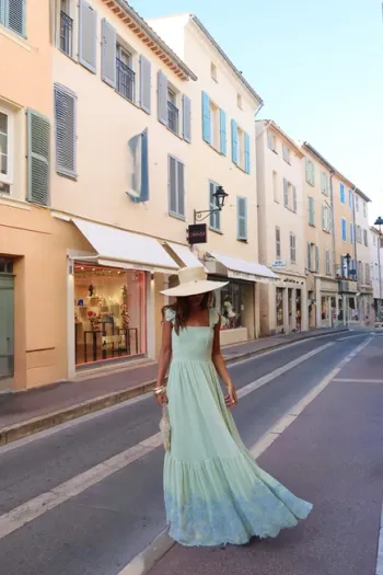 VESTIDO LONGO BORDADO LAÇO NAS COSTAS - VERDE MENTA