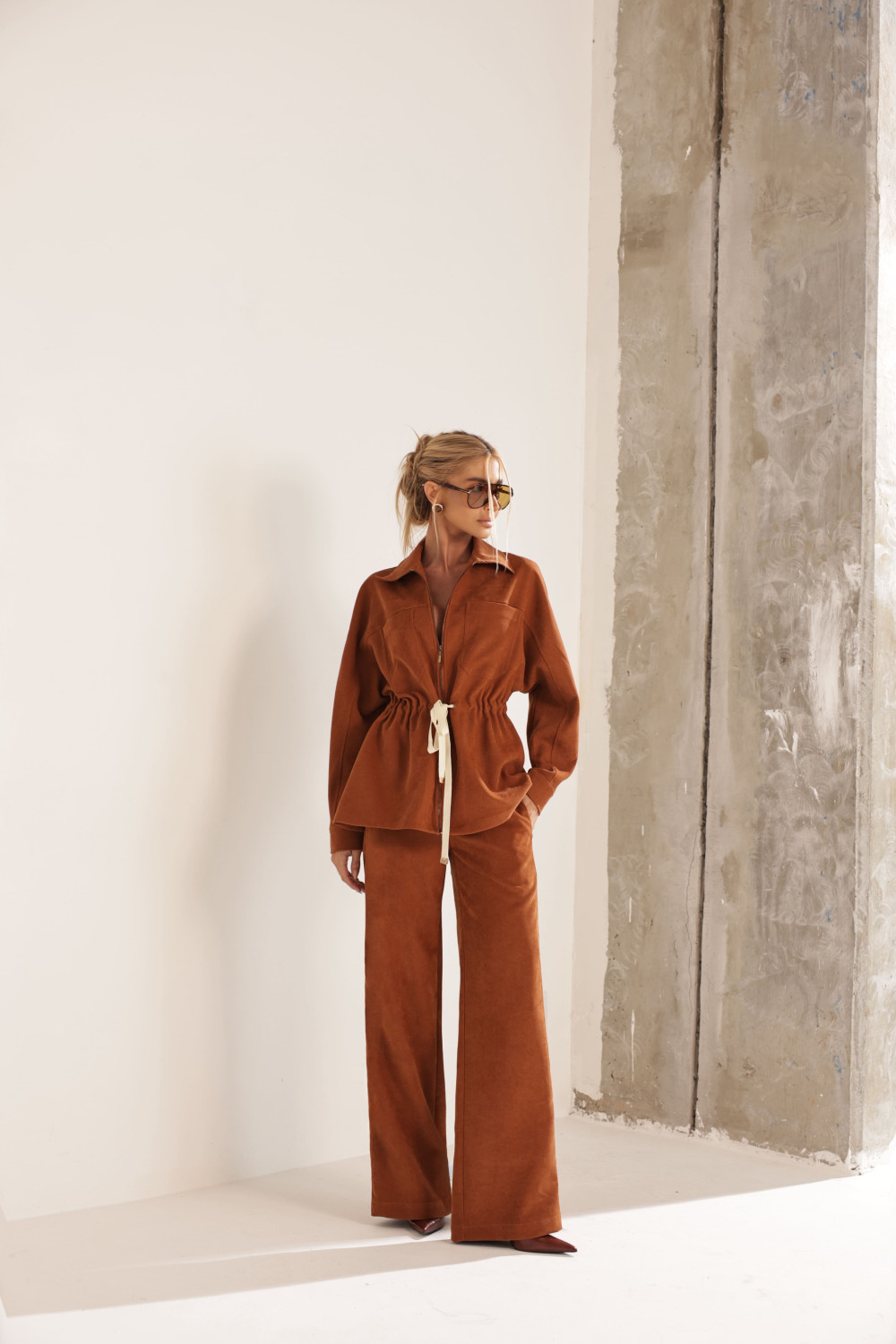 CONJUNTO TÓQUIO CASACO E CALÇA AVELUDADO - CAMEL