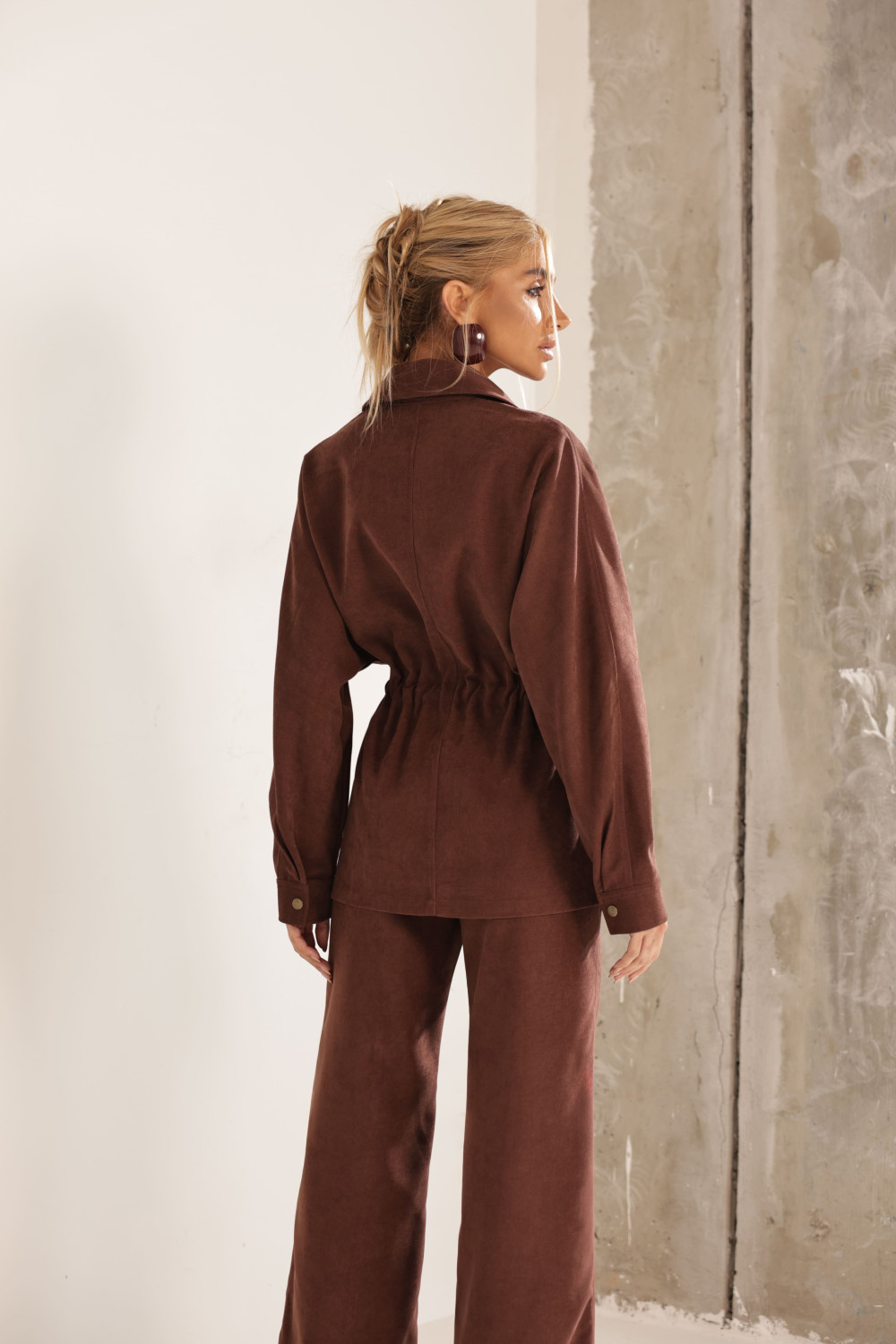 CONJUNTO TÓQUIO CASACO E CALÇA AVELUDADO - MARROM