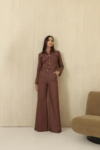 CONJUNTO CASAQUETO E CALÇA SARJA ALAFAITARIA - MARROM [PRÉ-VENDA]