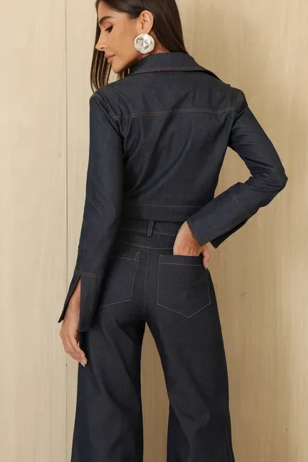 CONJUNTO CASAQUETO E CALÇA SARJA ALAFAITARIA - AZUL JEANS [PRÉ-VENDA]