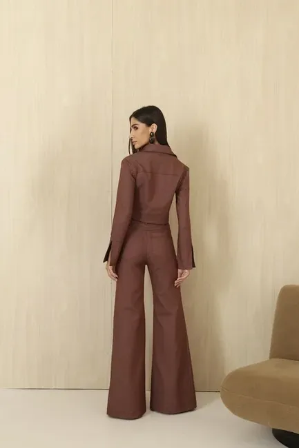 CONJUNTO CASAQUETO E CALÇA SARJA ALAFAITARIA - MARROM [PRÉ-VENDA]