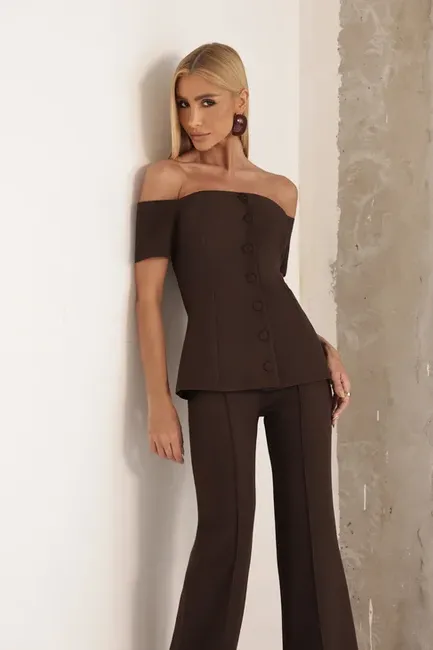 CONJUNTO LONDRES ALFAITARIA BLUSA OMBRO A OMBRO - CAFÉ