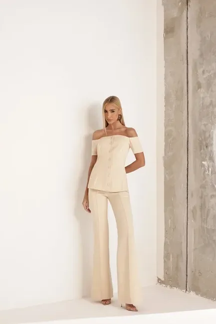 CONJUNTO LONDRES ALFAITARIA BLUSA OMBRO A OMBRO - AREIA