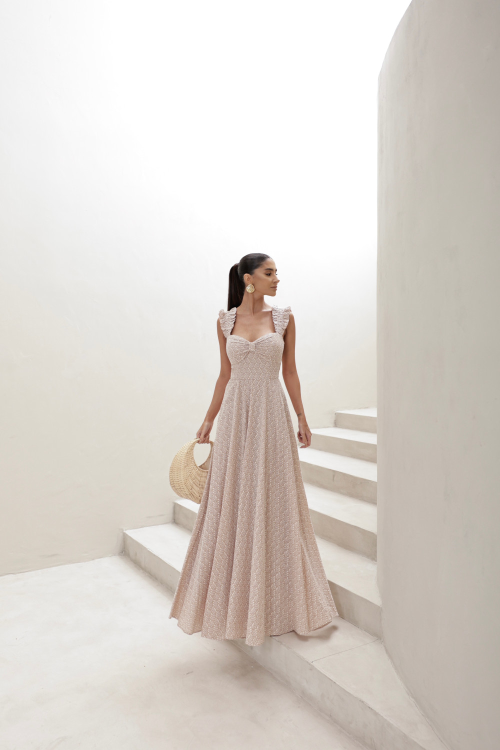 VESTIDO LONGO EM LAISE CURAÇAO COM BABADOS - BEGE