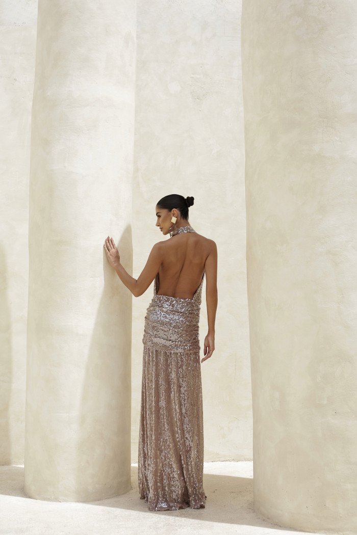 VESTIDO LONGO PAETÊ FRENTE ÚNICA JERICOACOARA - DOCE DE LEITE