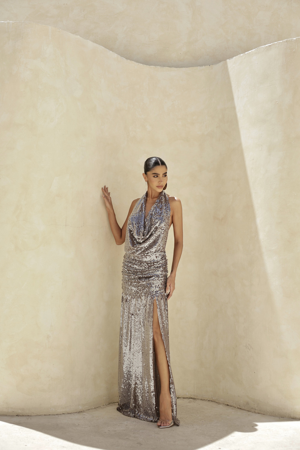 VESTIDO LONGO PAETÊ FRENTE ÚNICA JERICOACOARA - CHOCOLATE