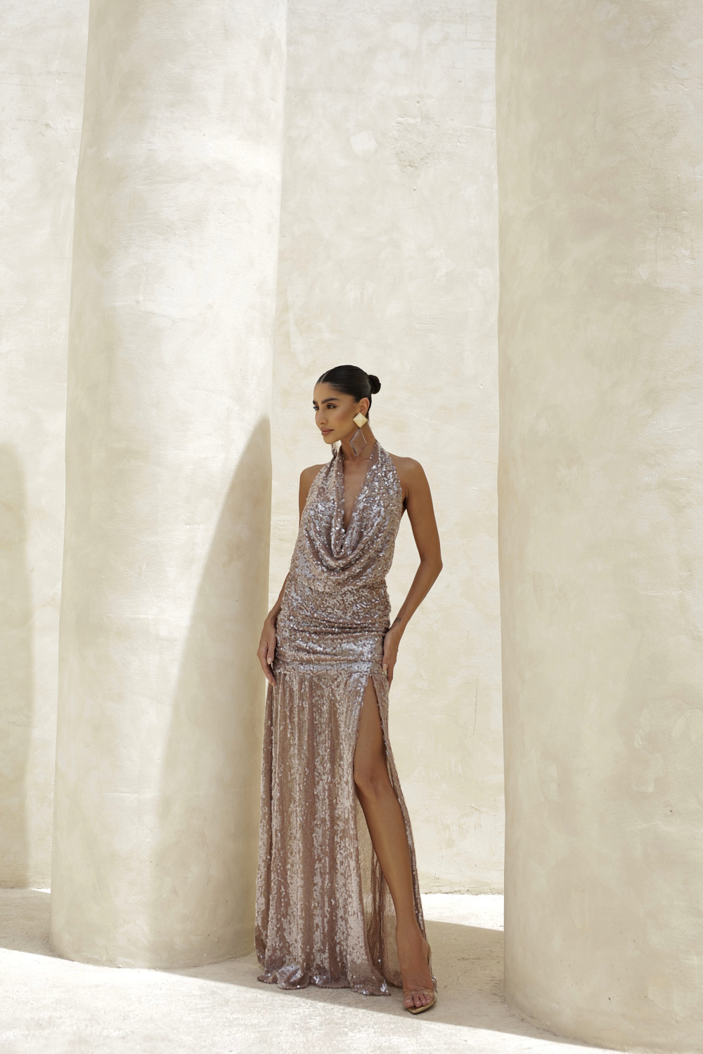 VESTIDO LONGO PAETÊ FRENTE ÚNICA JERICOACOARA - DOCE DE LEITE