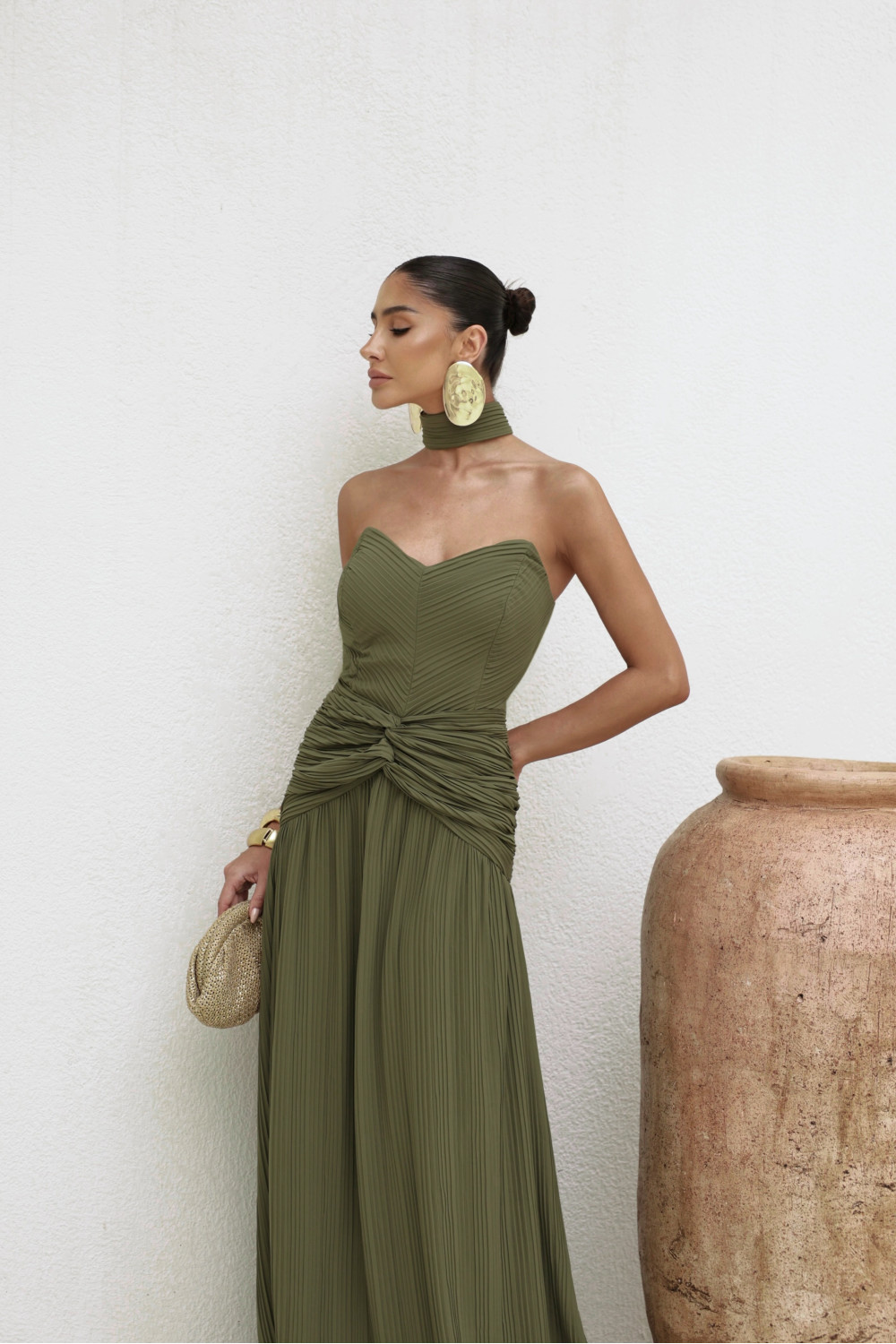 VESTIDO LONGO COM CHOKER SAIA PLISSADA SUZANA - VERDE MILITAR