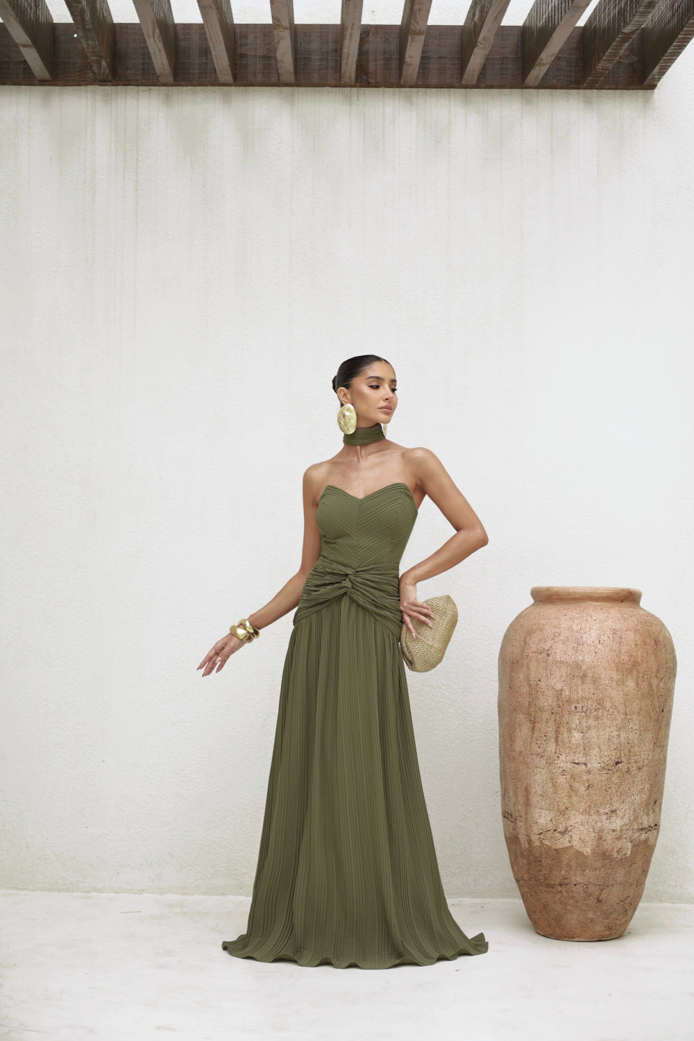 VESTIDO LONGO COM CHOKER SAIA PLISSADA SUZANA - VERDE MILITAR