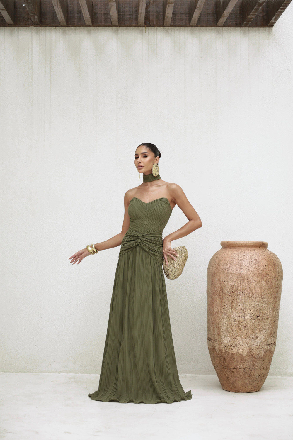VESTIDO LONGO COM CHOKER SAIA PLISSADA SUZANA - VERDE MILITAR
