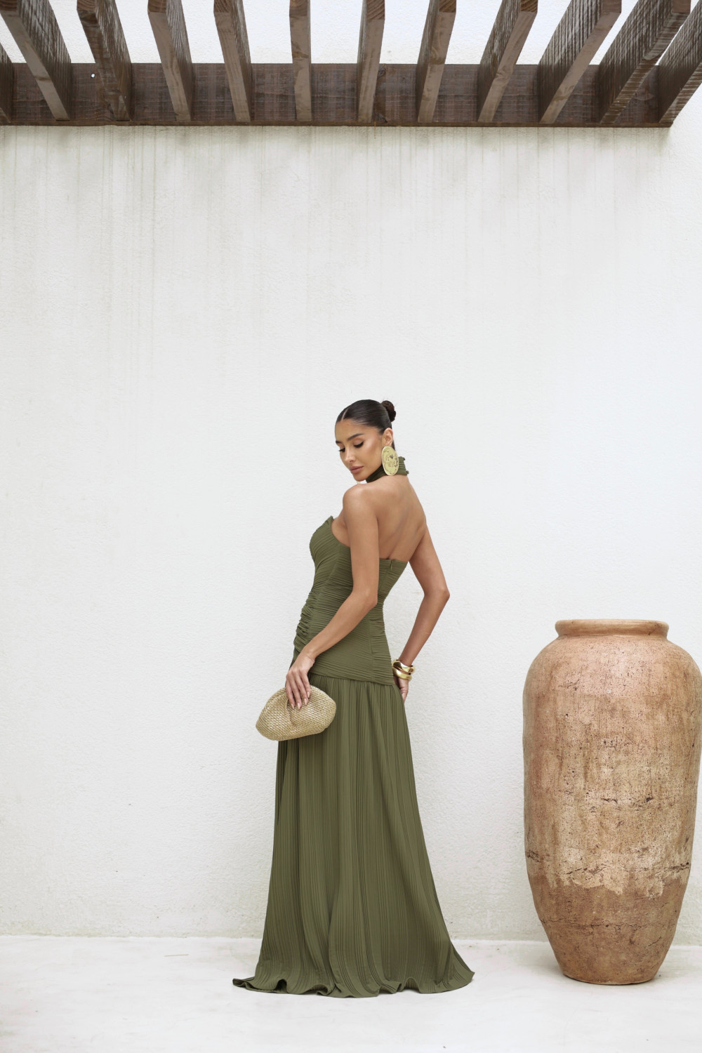 VESTIDO LONGO COM CHOKER SAIA PLISSADA SUZANA - VERDE MILITAR