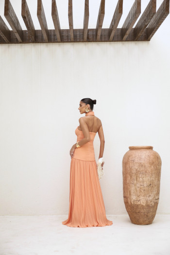 VESTIDO LONGO COM CHOKER SAIA PLISSADA SUZANA - TANGERINA