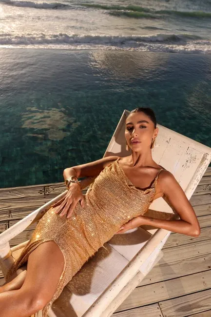 VESTIDO PAETÊ LONGUETE FENDA CRISTAL - DOURADO