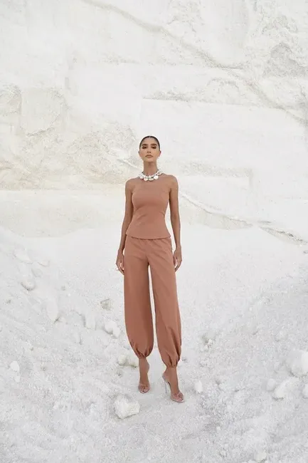 CONJUNTO BLUSA CORSET E CALÇA BALLON - CAMEL