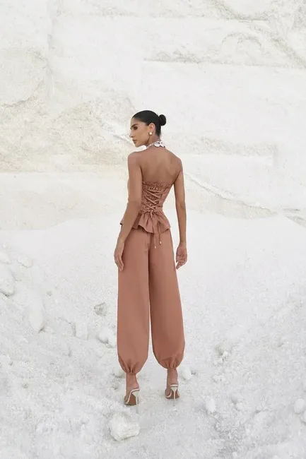 CONJUNTO BLUSA CORSET E CALÇA BALLON - CAMEL