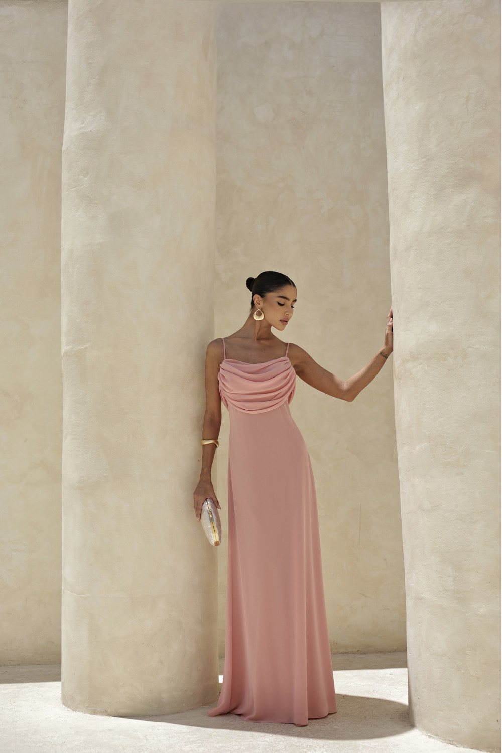 VESTIDO YOLANDA LONGO DRAPEADO BUSTO E COSTAS - ROSA PÓ