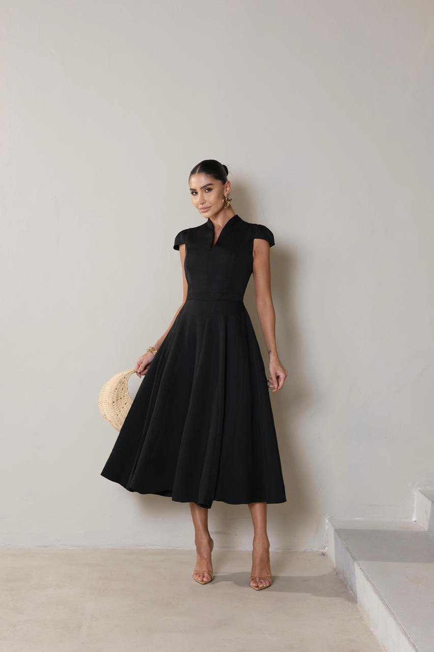 VESTIDO MIDI ADRIANA DETALHE GOLA - PRETO