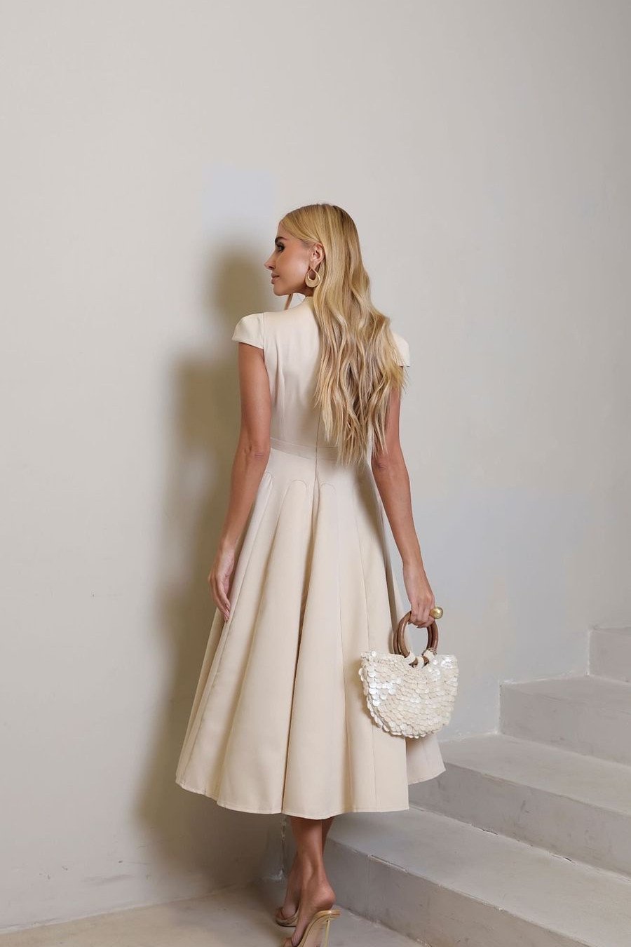 VESTIDO MIDI ADRIANA DETALHE GOLA - AREIA