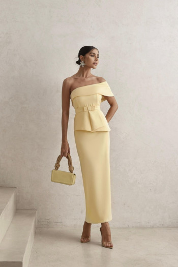 VESTIDO ESPANHA LONGUETE UM OMBRO COM CINTO - AMARELO MANTEIGA