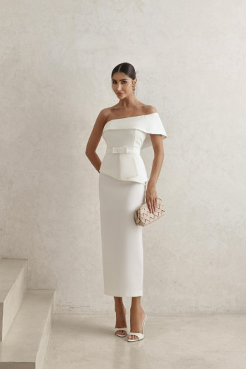 VESTIDO ESPANHA LONGUETE UM OMBRO COM CINTO - OFF WHITE