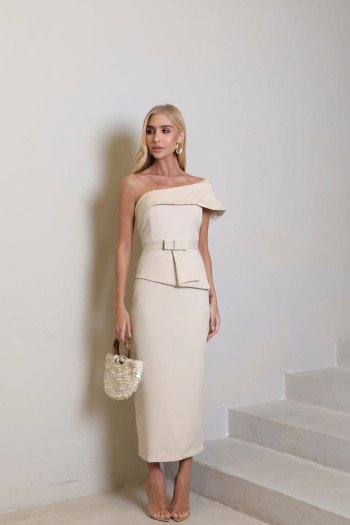 VESTIDO ESPANHA LONGUETE UM OMBRO COM CINTO - AREIA