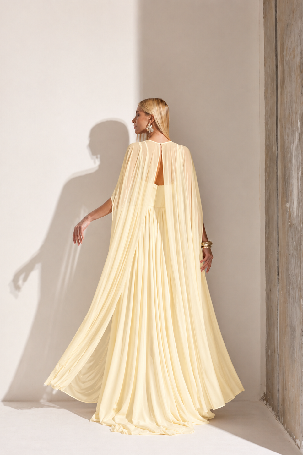 VESTIDO DE FESTA ANGELINA MANGA CAPA - AMARELO