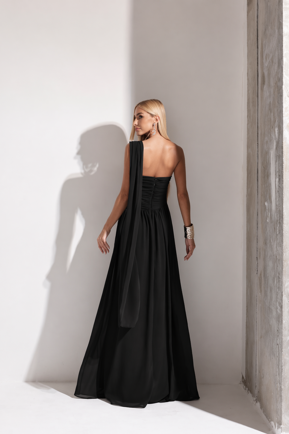 VESTIDO DE FESTA CECÍLIA CHIFFON CAPA OMBRO - PRETO