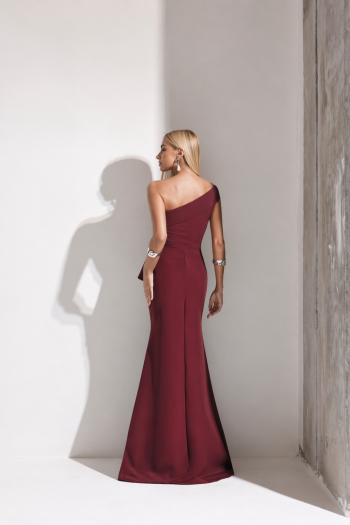 VESTIDO DE FESTA LORENA BABADOS UM OMBRO - MARSALA